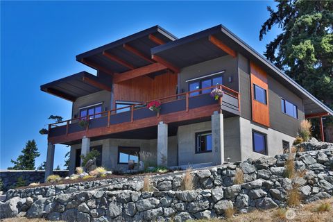 Photo of 5453 Harborside Lane, Freeland, WA 98249 (MLS # 2516382)