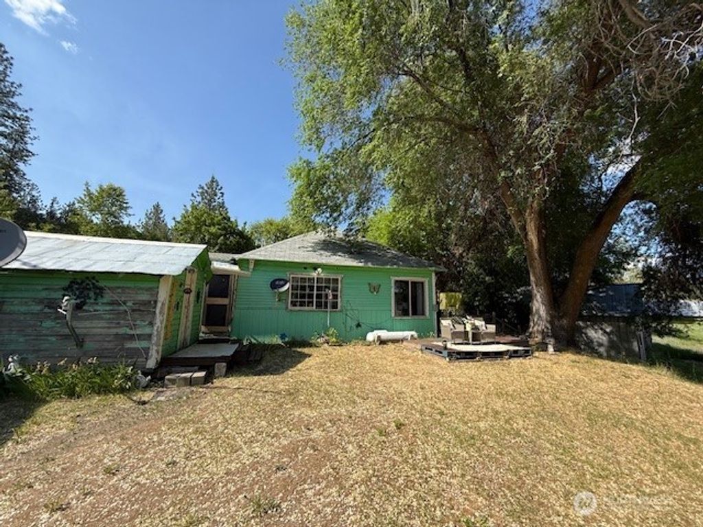Photo of 5986 S 25 Highway, Fruitland, WA 99129 (MLS # 2462812)