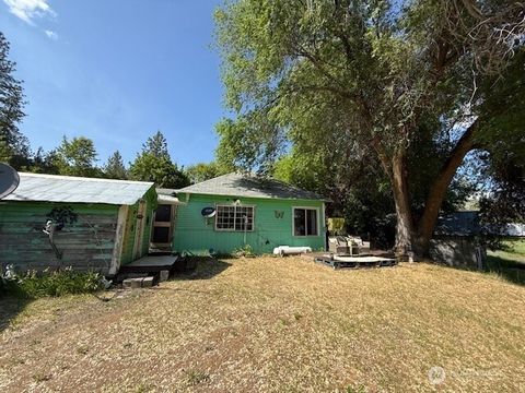 5986 S 25 Highway Fruitland WA 99129