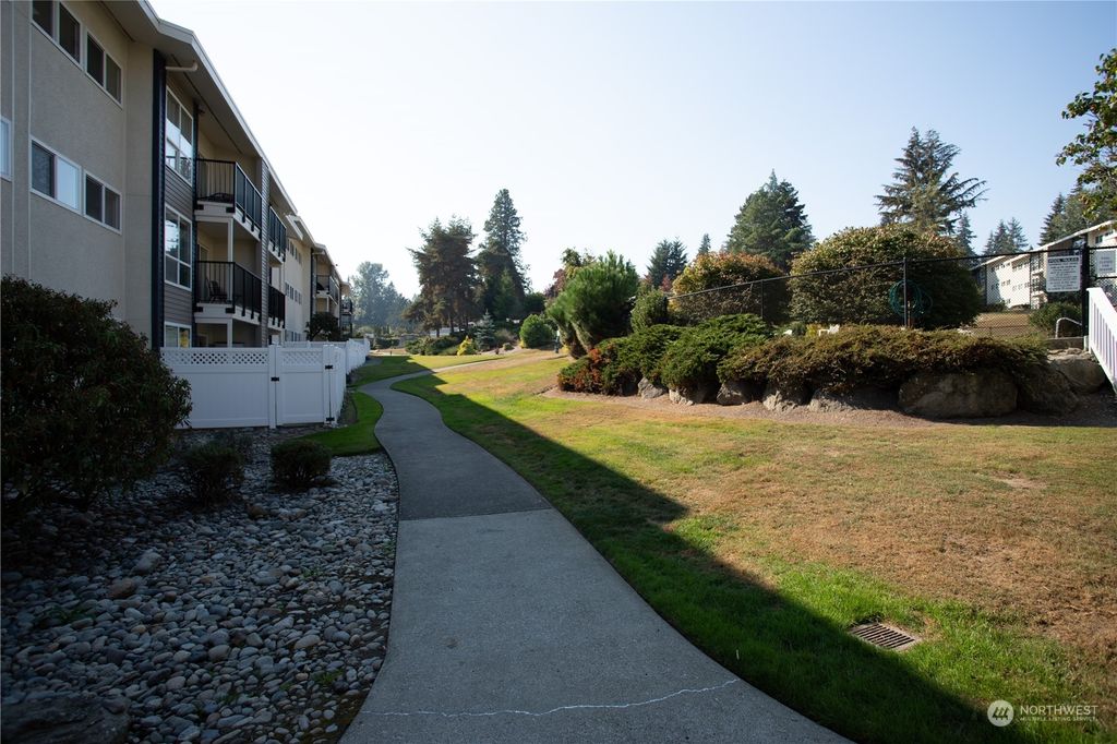 Photo of 12701 NE 9th Place #D101, Bellevue, WA 98005 (MLS # 2047978)