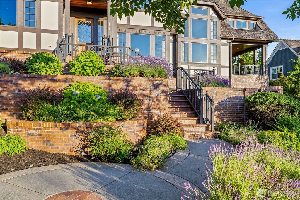 Photo of 3169 NE Harrison Street, Issaquah, WA 98029 (MLS # 2387992)