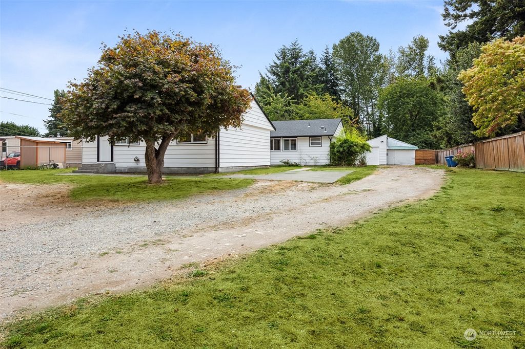 Photo of 1805 S 268th Street, Des Moines, WA 98198 (MLS # 2146928)