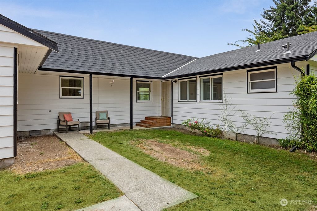 Photo of 1805 S 268th Street, Des Moines, WA 98198 (MLS # 2146928)