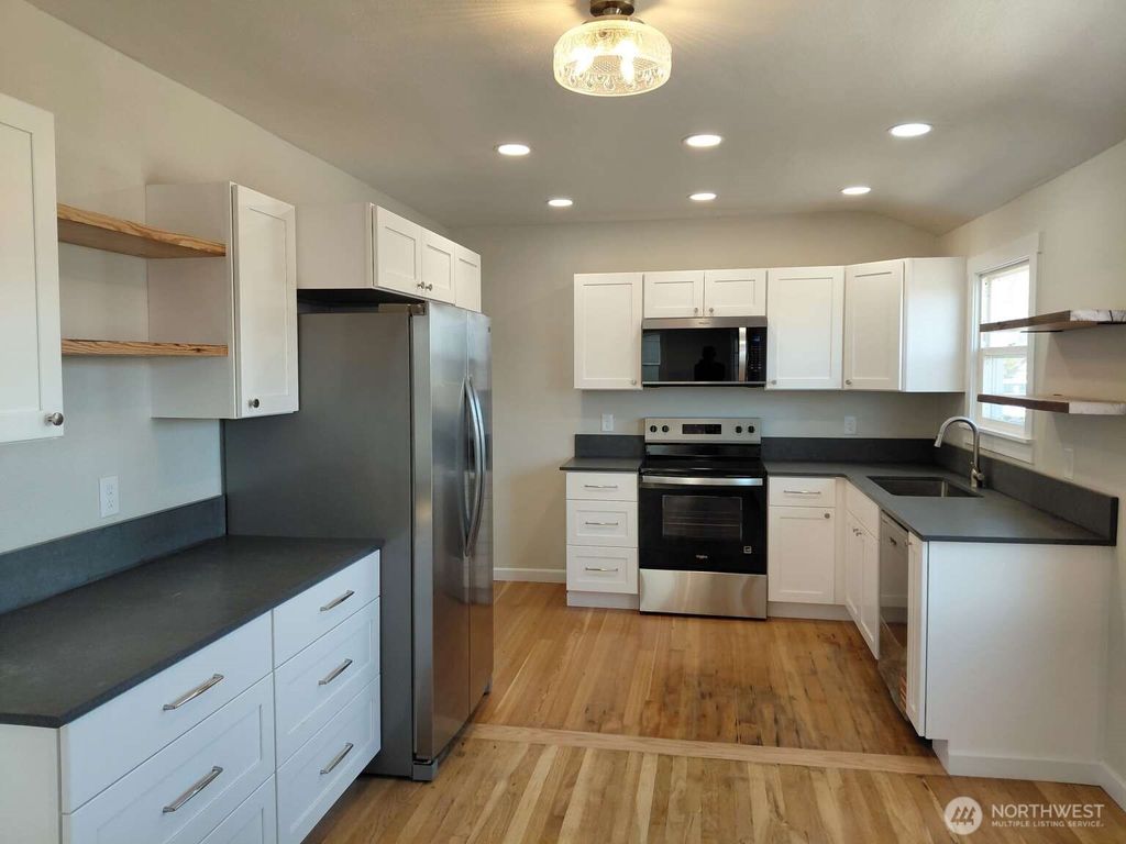Photo of 508 Roosevelt Drive, Grand Coulee, WA 99133 (MLS # 2517857)