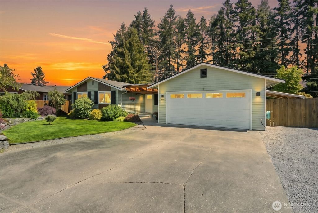 Photo of 1802 70th Place SE, Everett, WA 98203 (MLS # 2515154)
