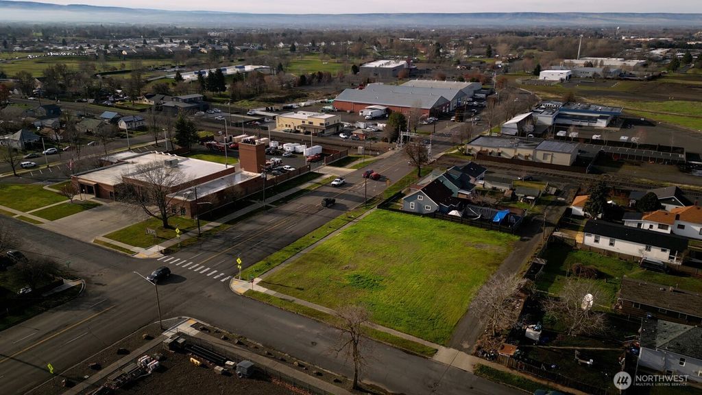 Photo of 1002 W Poplar Street, Walla Walla, WA 99362 (MLS # 2481648)