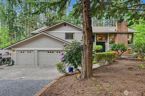 Photo of 22934 SE 37th St St, Sammamish, WA 98075 (MLS # 2518696)