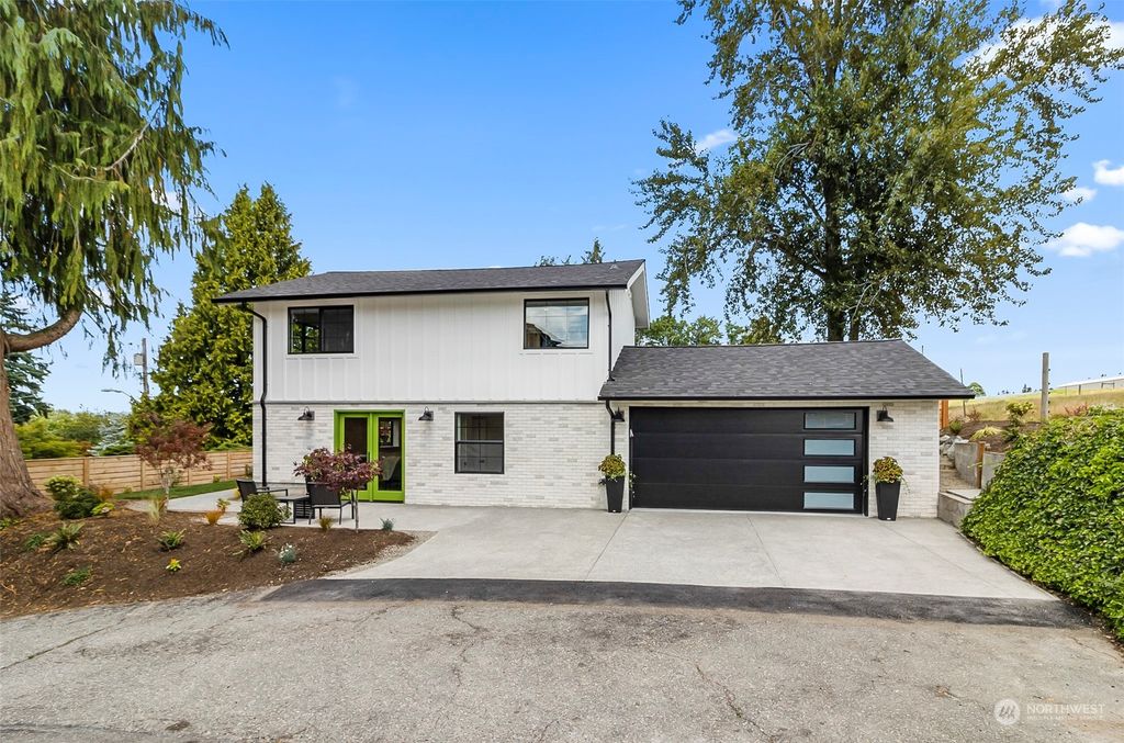 Photo of 18320 83rd Place NE, Kenmore, WA 98028 (MLS # 2143883)