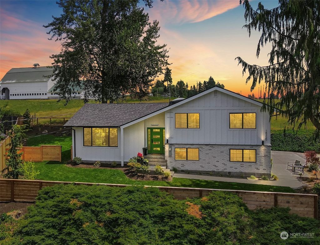 Photo of 18320 83rd Place NE, Kenmore, WA 98028 (MLS # 2143883)