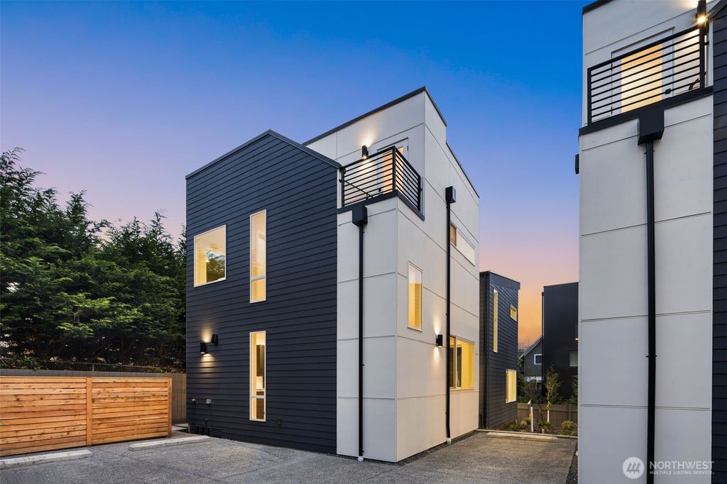 Photo of 1472 21st Avenue, Seattle, WA 98122 (MLS # 2348045)