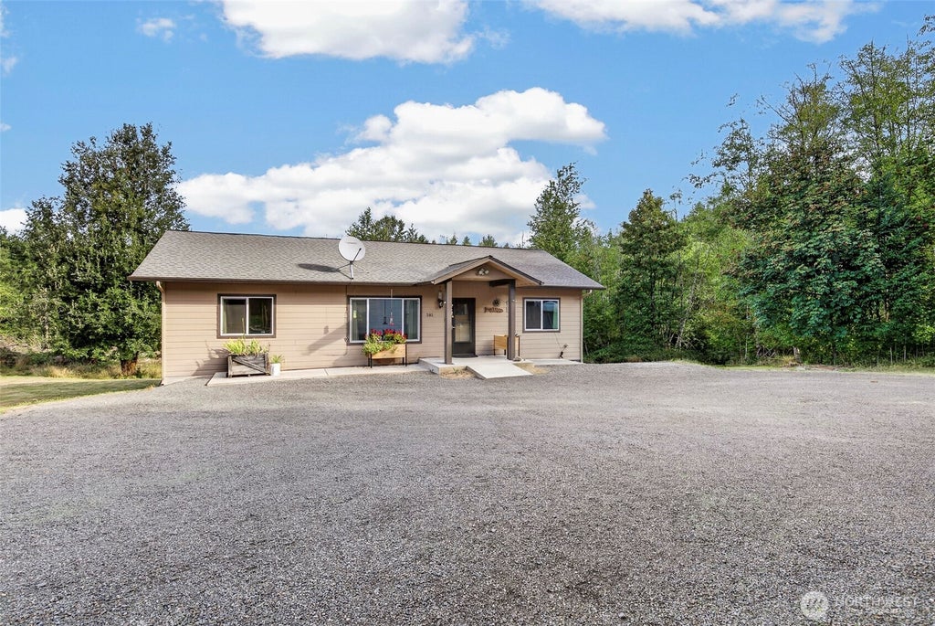 Photo of 381 Studebaker Spur 2, Castle Rock, WA 98611 (MLS # 2580079)