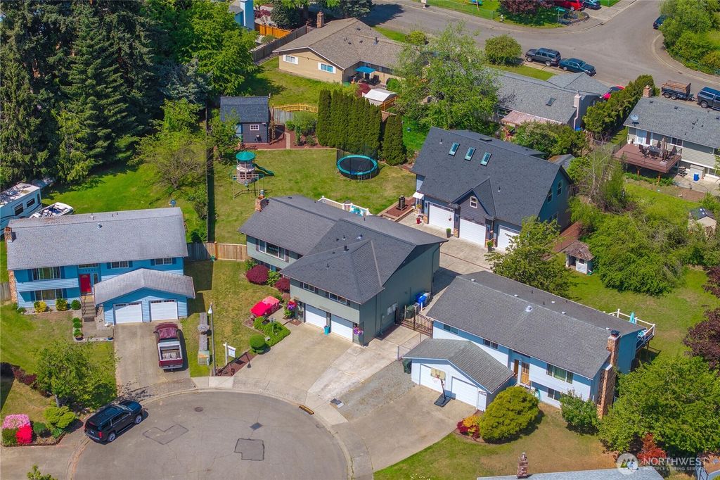 Photo of 12202 SE 218th Court, Kent, WA 98031 (MLS # 2513022)