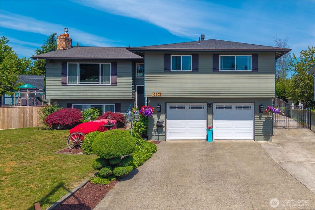 Photo of 12202 SE 218th Court, Kent, WA 98031 (MLS # 2513022)