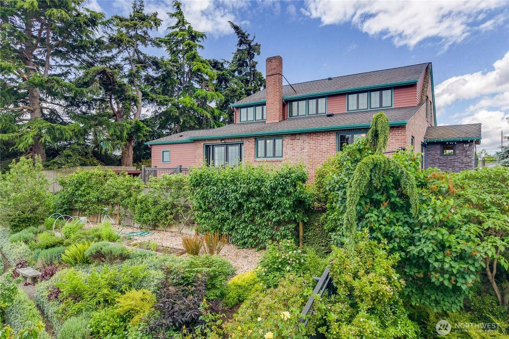 Photo of 1223 Garfield ST, Port Townsend, WA 98368 (MLS # 2533274)