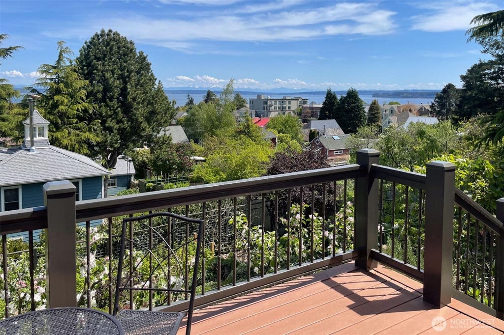 Photo of 1223 Garfield ST, Port Townsend, WA 98368 (MLS # 2533274)