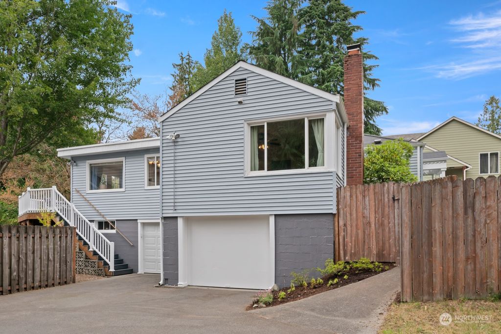 Photo of 20219 25th Avenue NE, Shoreline, WA 98155 (MLS # 2137426)