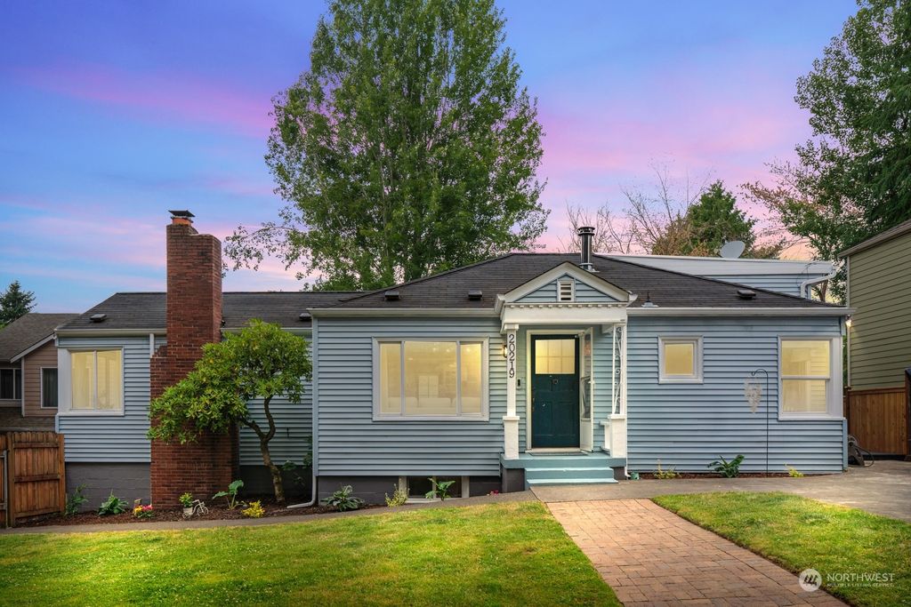Photo of 20219 25th Avenue NE, Shoreline, WA 98155 (MLS # 2137426)