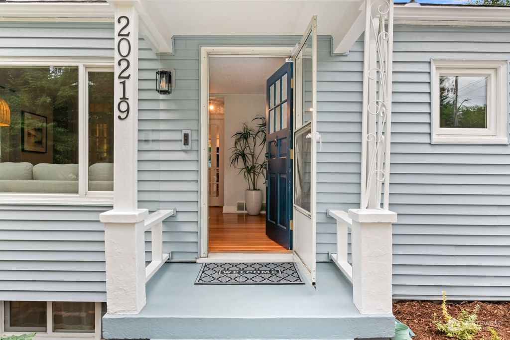 Photo of 20219 25th Avenue NE, Shoreline, WA 98155 (MLS # 2137426)