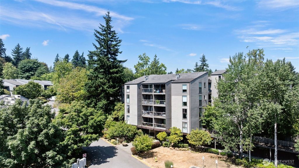 Photo of 13820 NE 65th Street #552, Redmond, WA 98052 (MLS # 2412806)