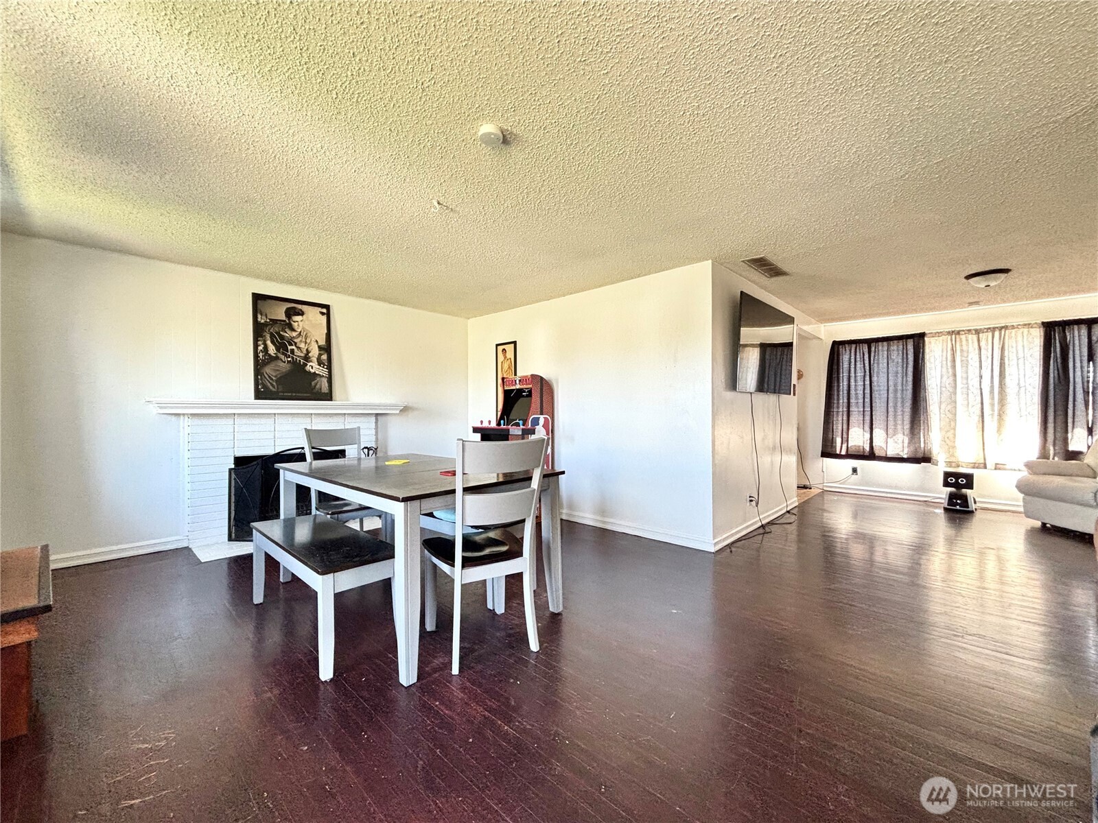 305 N Earl Road