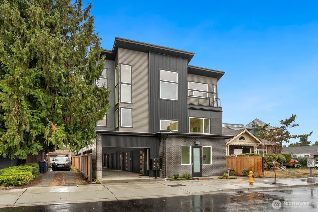 Photo of 117 Wells Avenue S #B (R), Renton, WA 98057 (MLS # 2480648)