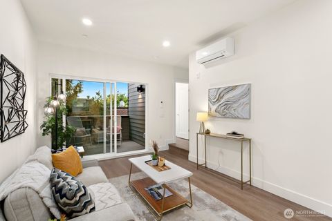 Photo of 117 Wells Avenue S #B (R), Renton, WA 98057 (MLS # 2480648)