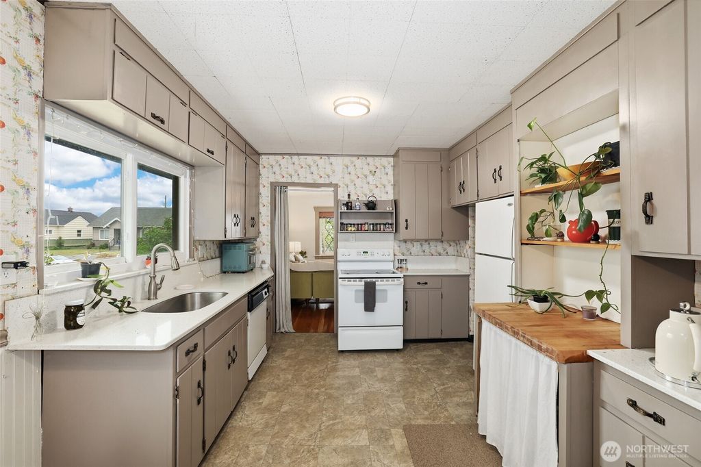 Photo of 514 S 60th Street, Tacoma, WA 98408 (MLS # 2530043)