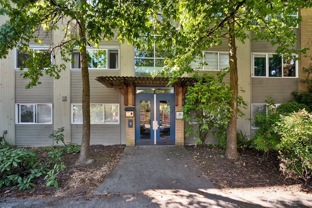 Photo of 2111 E John Street #204, Seattle, WA 98112 (MLS # 2562371)