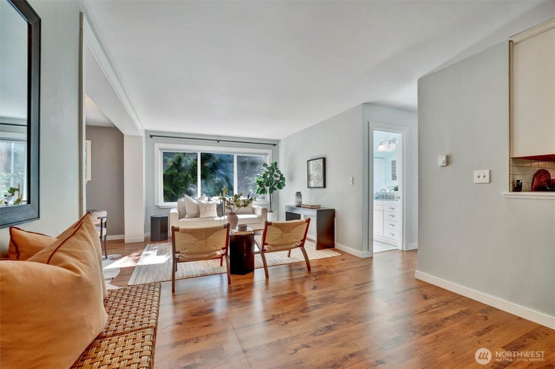 2111 E John Street 204