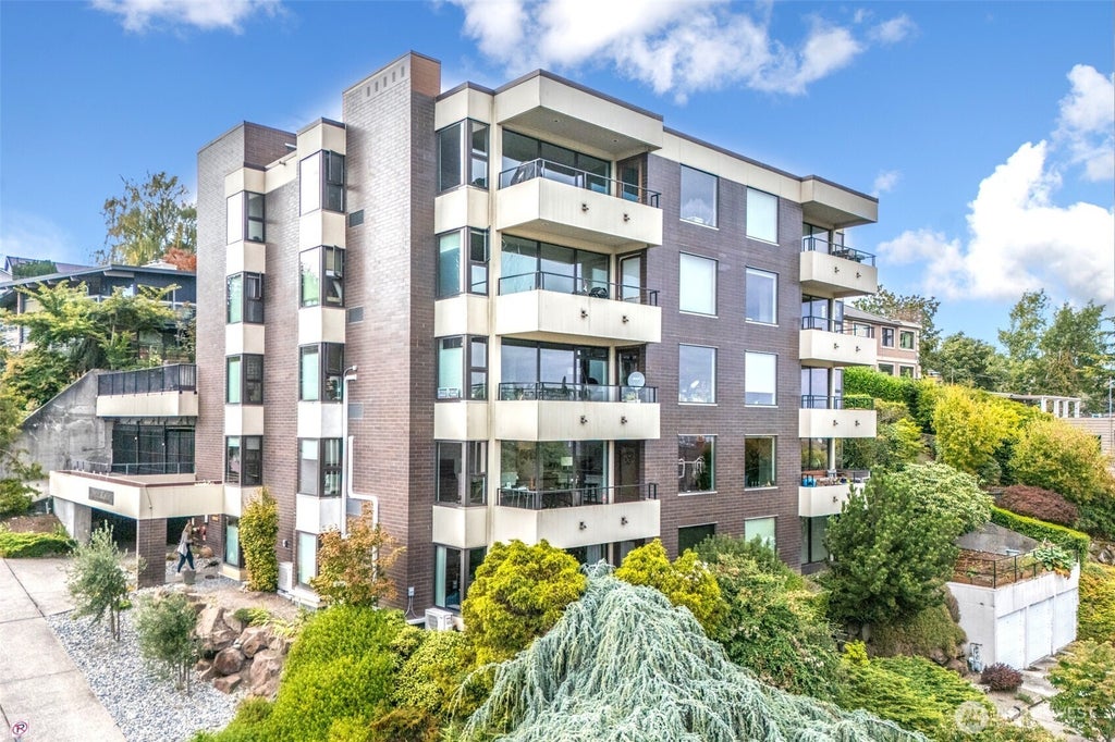 Photo of 1605 5th Avenue N #102, Seattle, WA 98109 (MLS # 2586287)