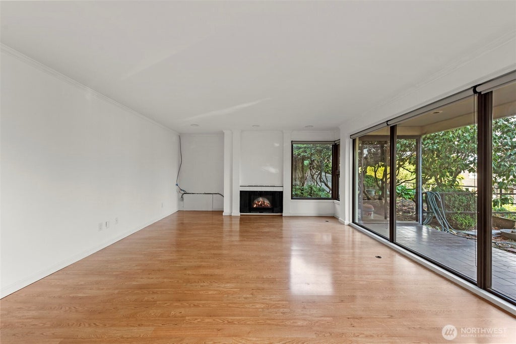 Photo of 1605 5th Avenue N #102, Seattle, WA 98109 (MLS # 2586287)