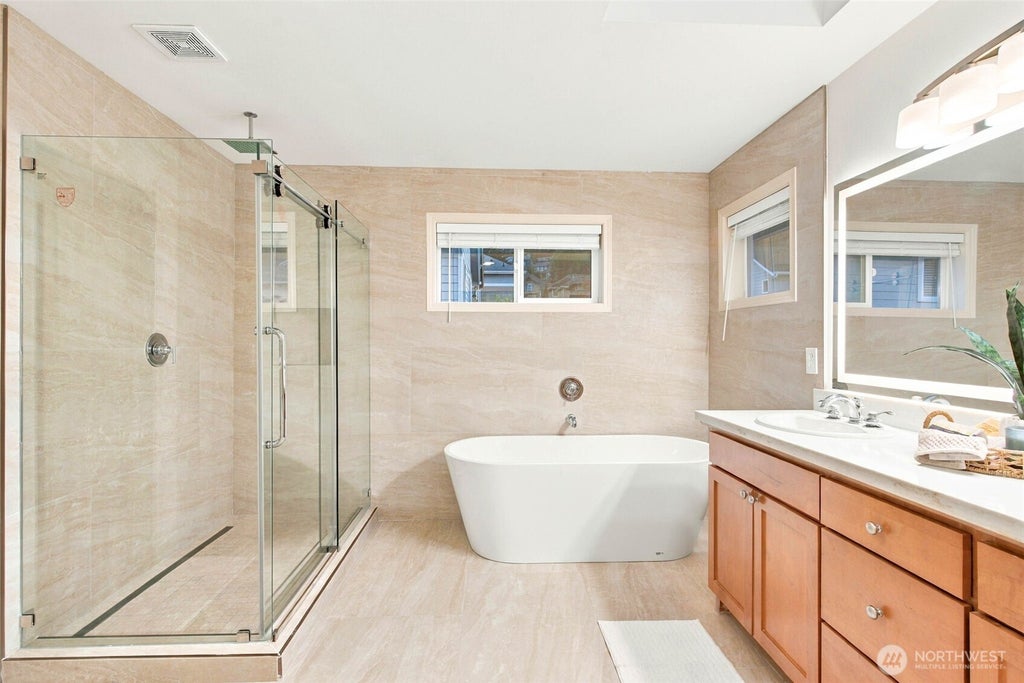 Photo of 2117 NW Far Country Lane LN, Issaquah, WA 98027 (MLS # 2583091)