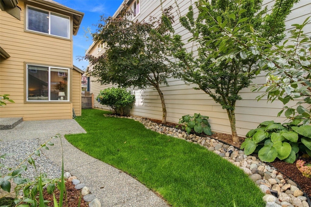 Photo of 2117 NW Far Country Lane LN, Issaquah, WA 98027 (MLS # 2583091)