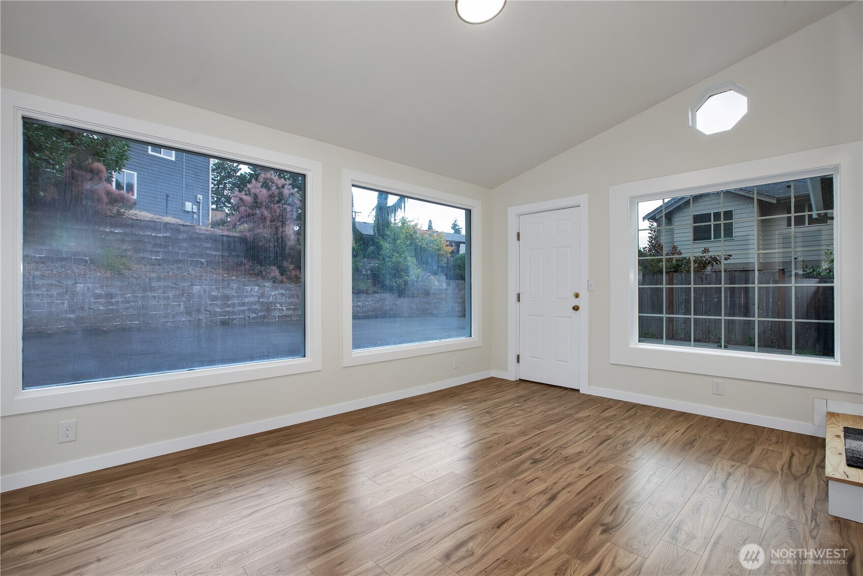 5502 NE 10th Street