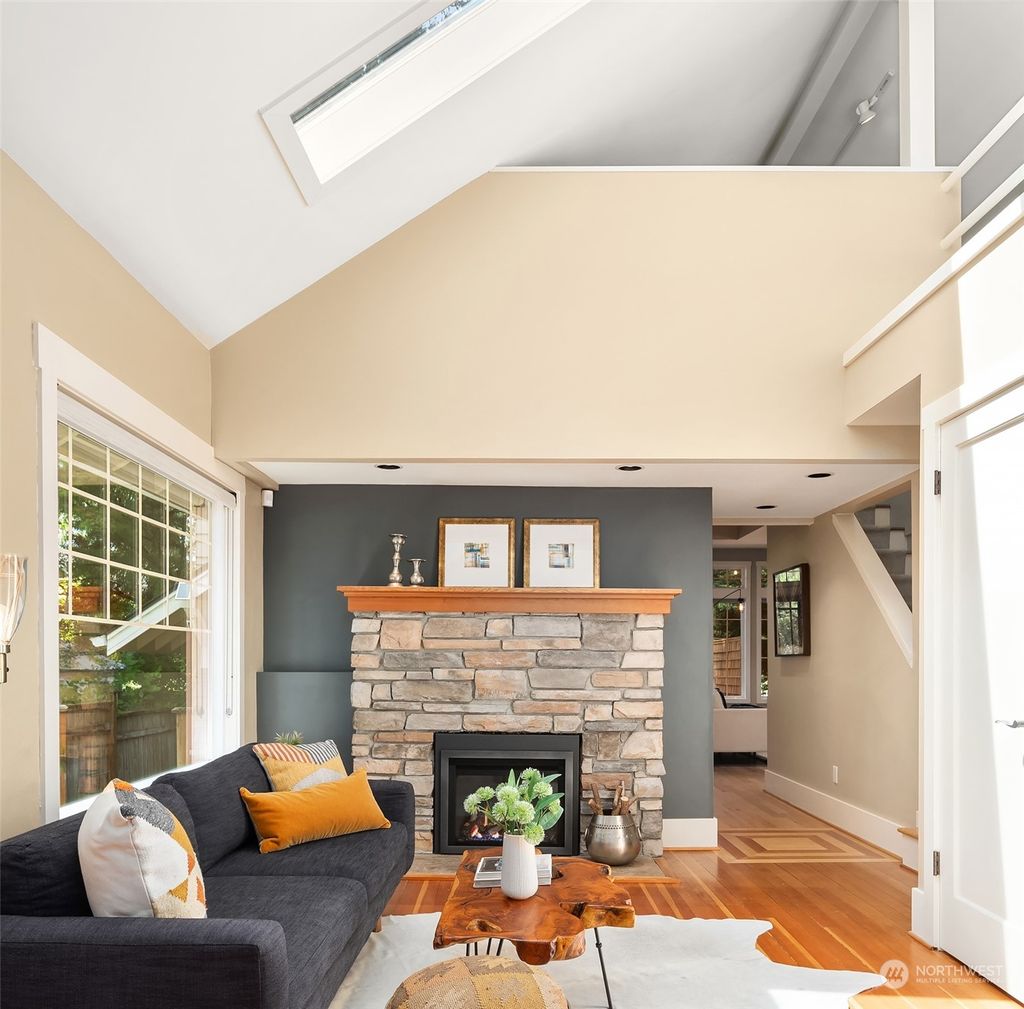 Photo of 621 32nd Avenue E, Seattle, WA 98112 (MLS # 2239038)