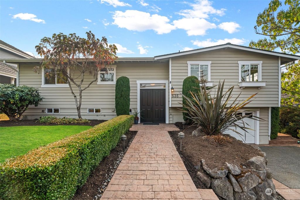 Photo of 535 16th Avenue W, Kirkland, WA 98033 (MLS # 2014009)