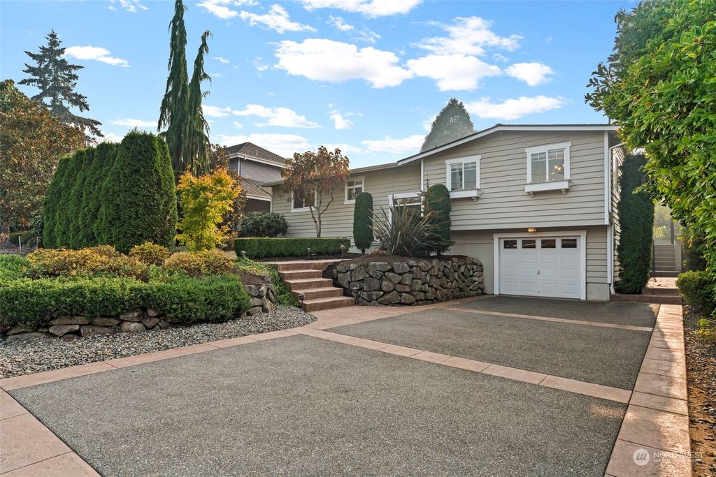 Photo of 535 16th Avenue W, Kirkland, WA 98033 (MLS # 2014009)