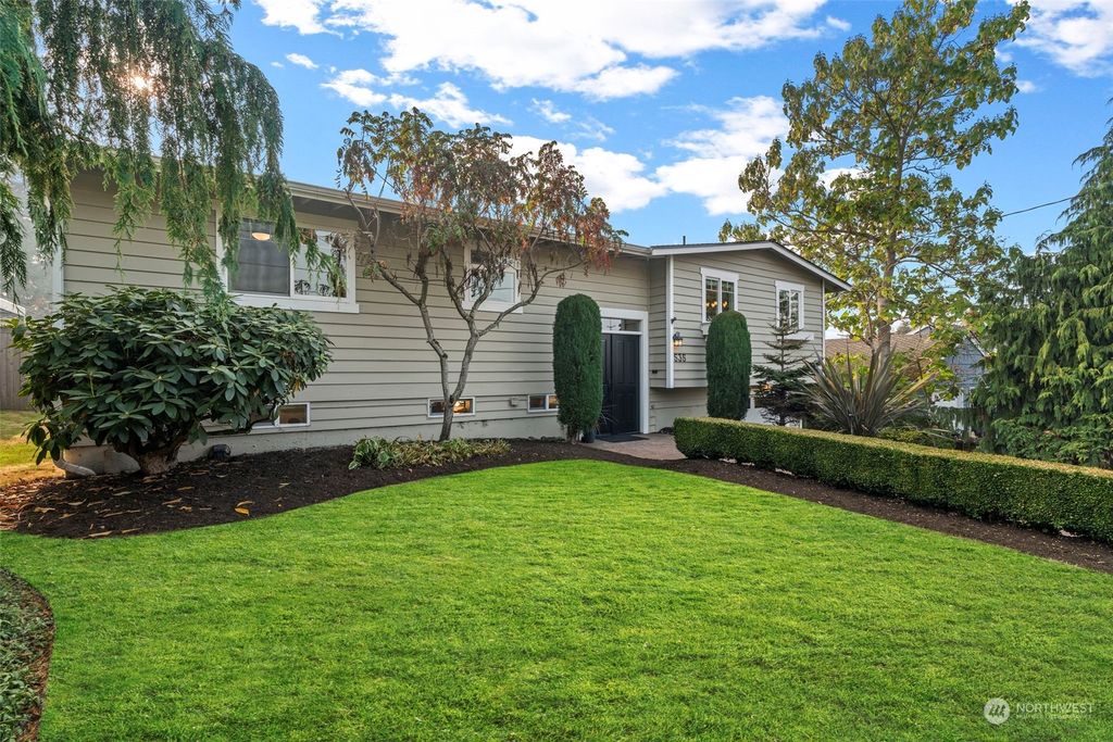 Photo of 535 16th Avenue W, Kirkland, WA 98033 (MLS # 2014009)
