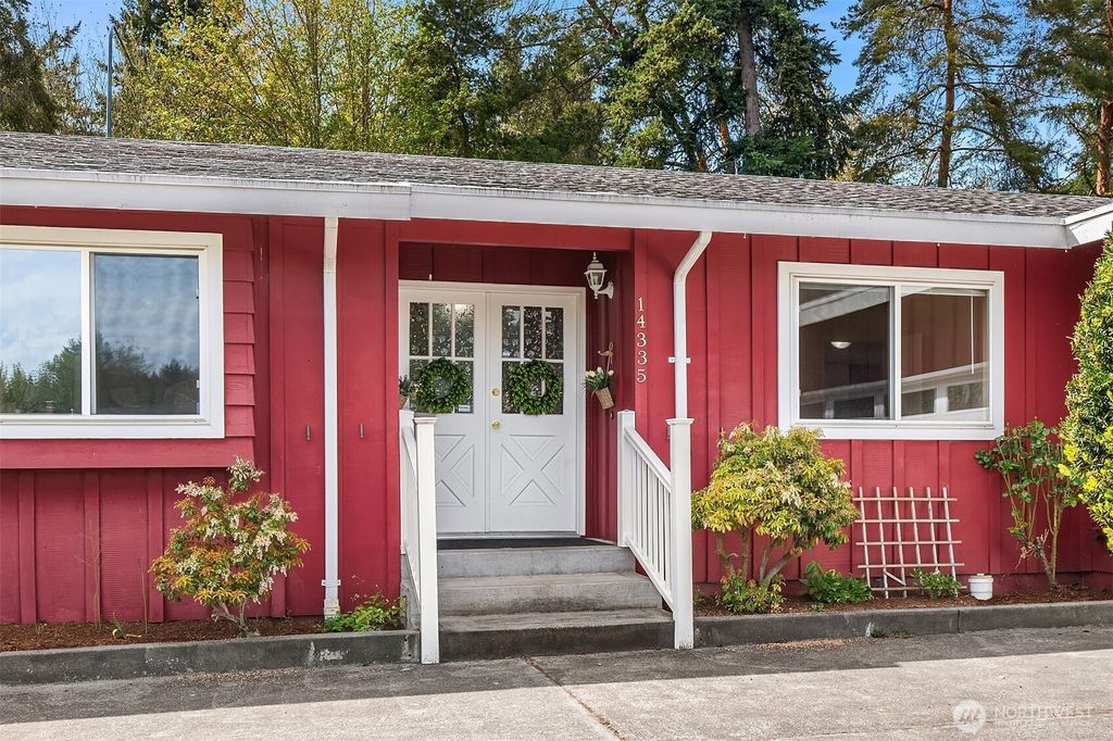 Photo of 14335 109th Avenue NE, Kirkland, WA 98034 (MLS # 2499944)