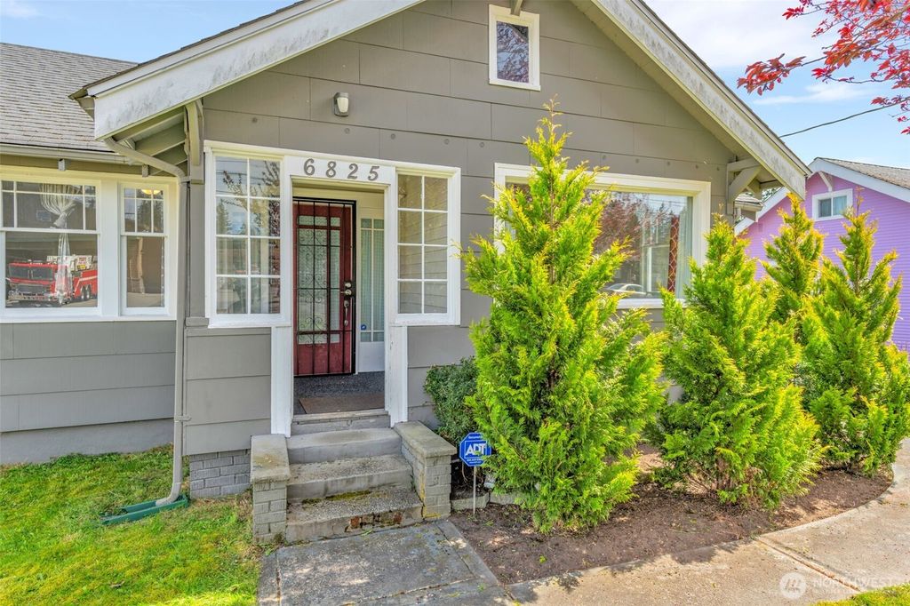 Photo of 6825 Colby Avenue, Everett, WA 98203 (MLS # 2363288)