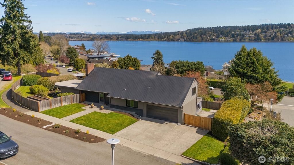 Photo of 16502 41st Avenue NE, Lake Forest Park, WA 98155 (MLS # 2354014)