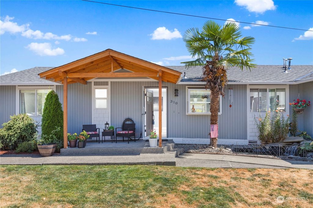 Photo of 310 3rd Place S, Algona, WA 98001 (MLS # 2145498)