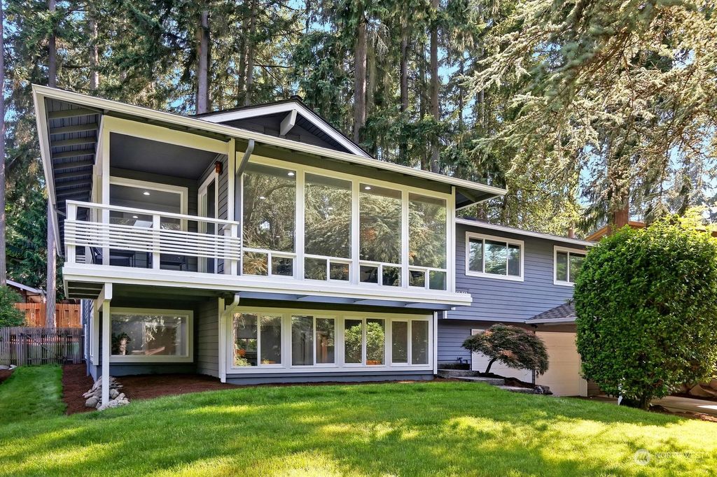 Photo of 15911 SE 42nd Place, Bellevue, WA 98006 (MLS # 2130847)