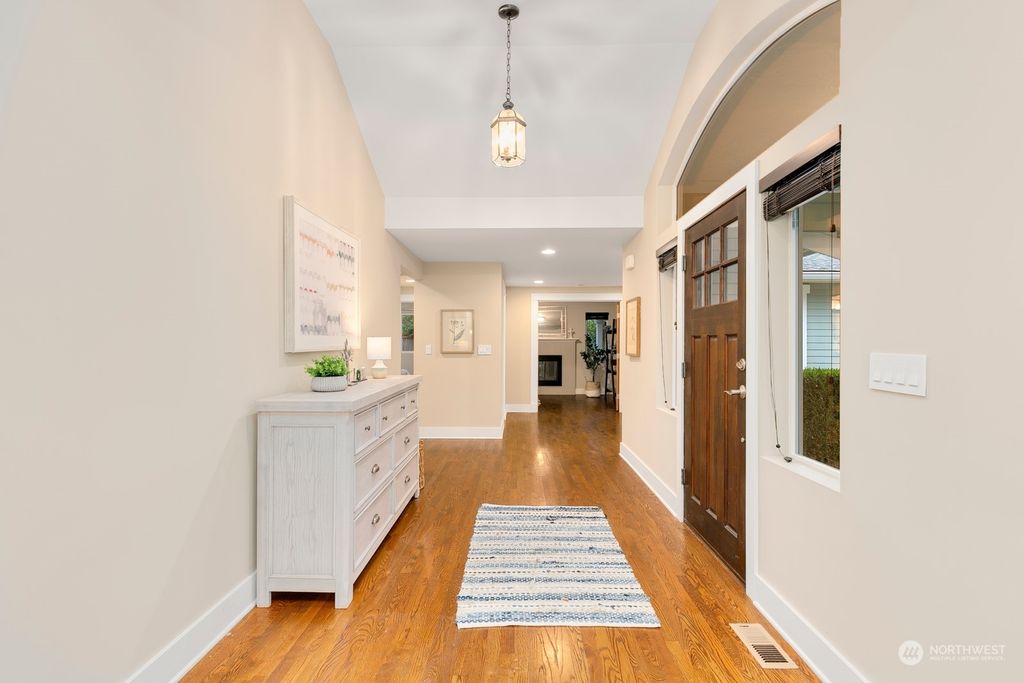 Photo of 15422 SE 42nd Street, Bellevue, WA 98006 (MLS # 2297206)