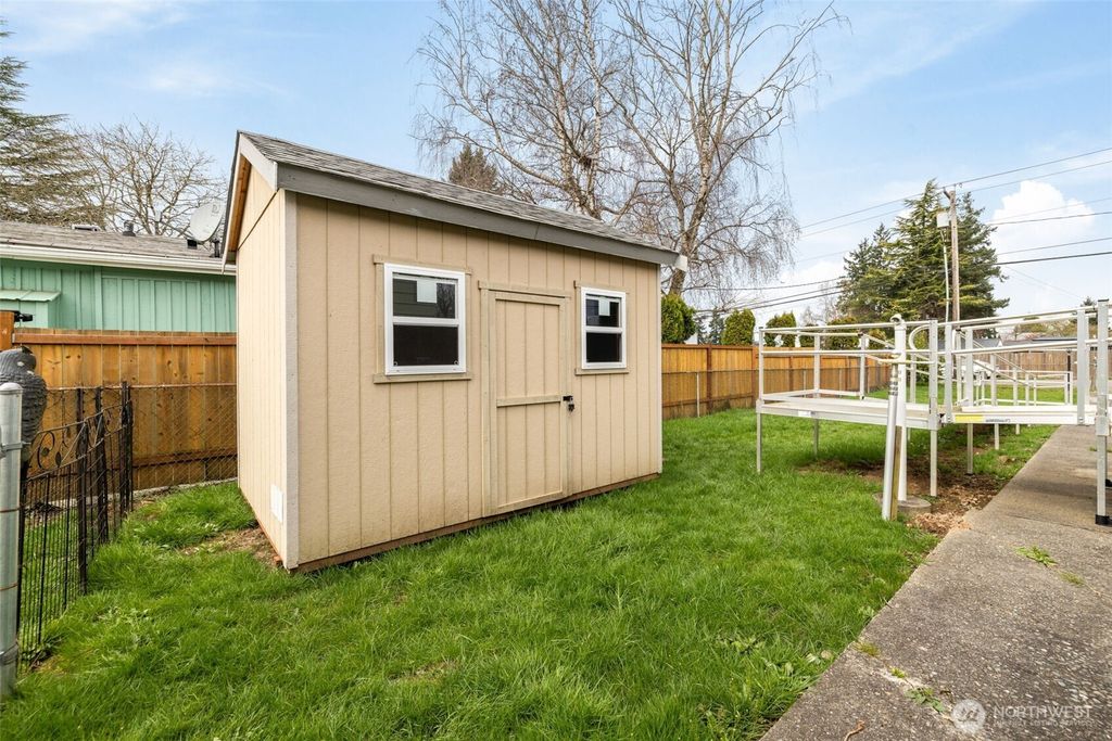 Photo of 2119 S 252nd Street, Des Moines, WA 98198 (MLS # 2493695)