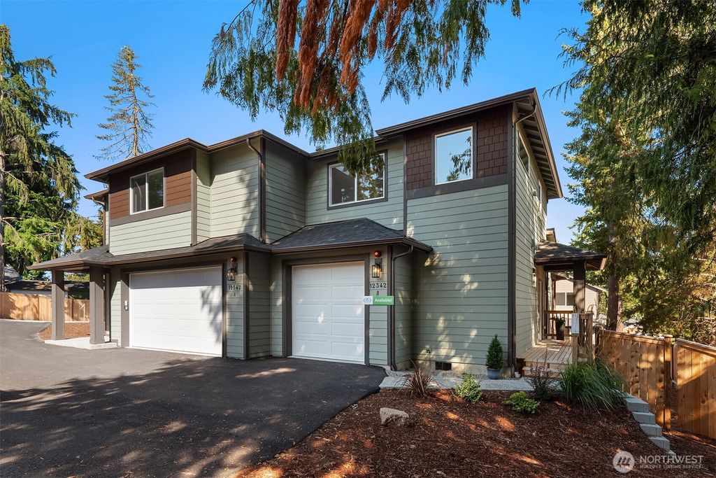 Photo of 1240 SW 124th Street #1B, Burien, WA 98146 (MLS # 2433216)