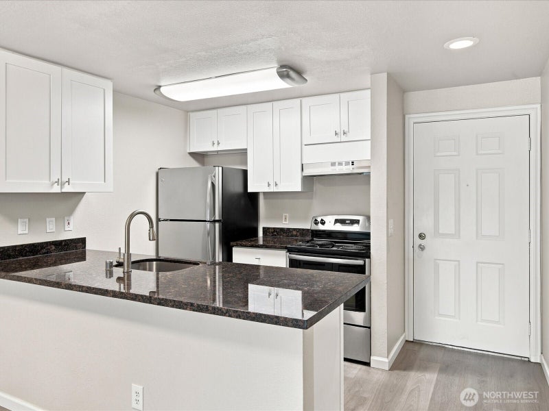 9484 Redmond-Woodinville Road NE C204