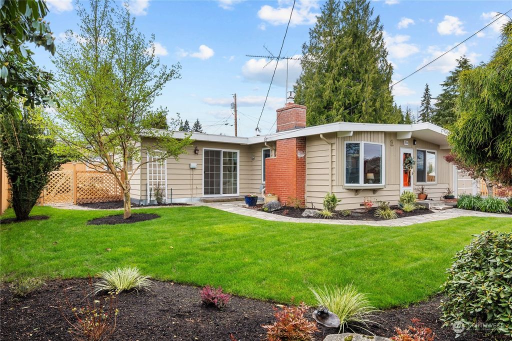Photo of 17032 Larch Way, Lynnwood, WA 98037 (MLS # 2215776)