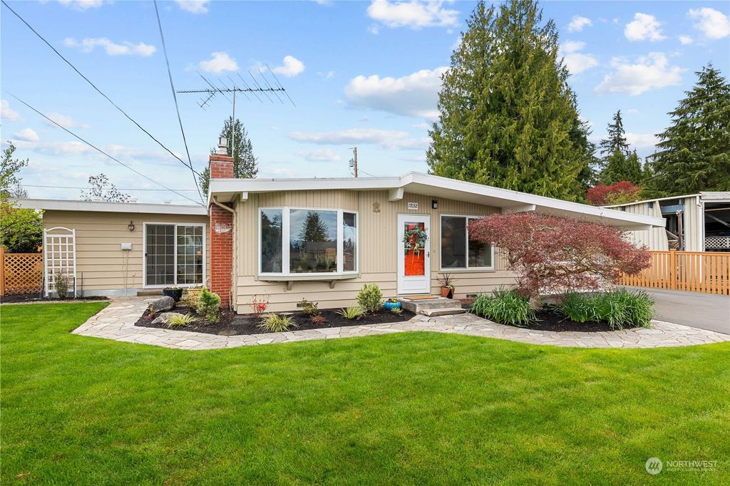 Photo of 17032 Larch Way, Lynnwood, WA 98037 (MLS # 2215776)