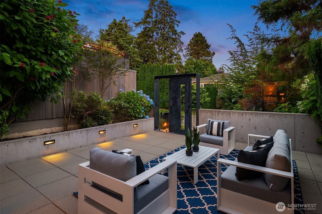 Photo of 3908 NE 38th Street, Seattle, WA 98105 (MLS # 2545487)